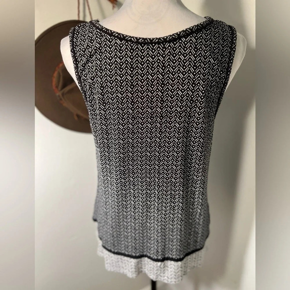 Ellen Tracy, company, M, geometric print, scoop neck w/attached bow contrast hem - Picture 2 of 8